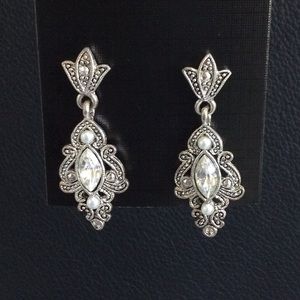 AVON Vintage Elegant Drop Earrings